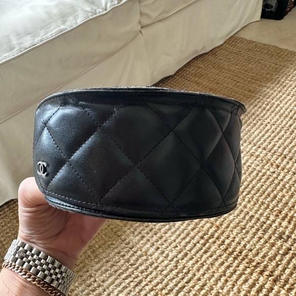 CHANEL SUNGLASSES FRAMELESS CC LOGO 1425 BLACK GRADIENT WITH SILVER ACCENT CC - Picture 6 of 16